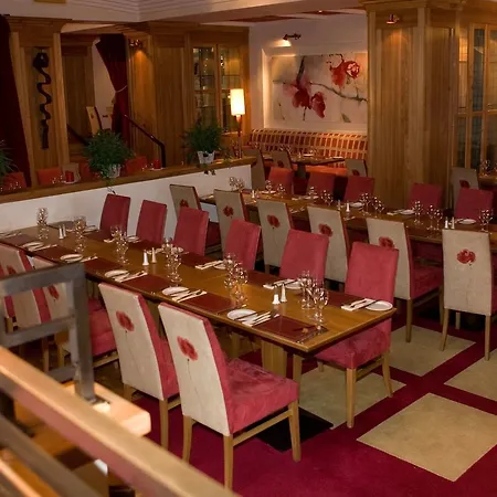 Carnegie Court 3*