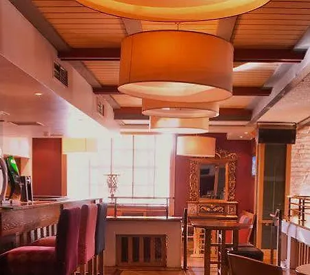 Carnegie Court 3*