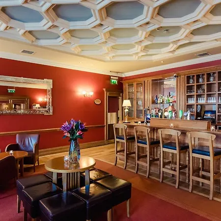 Carnegie Court 3* Swords