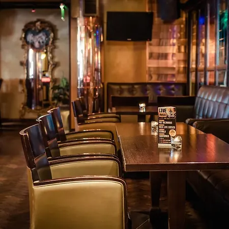 Carnegie Court スウォーズ