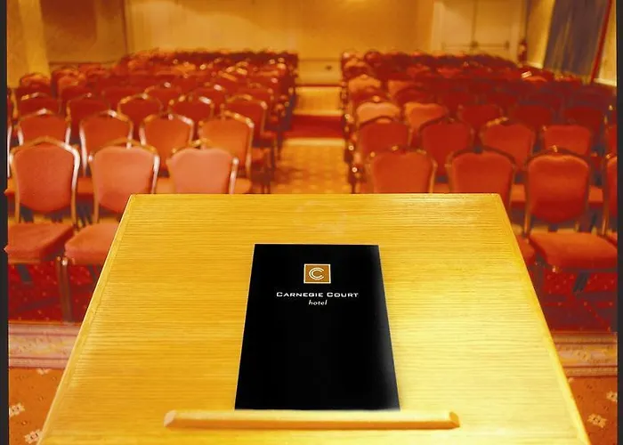 Отель Carnegie Court 3*