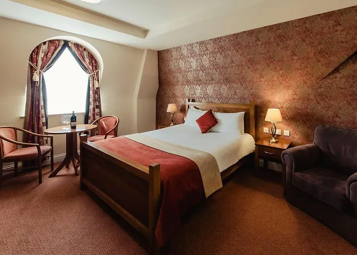 Carnegie Court 3* Swords