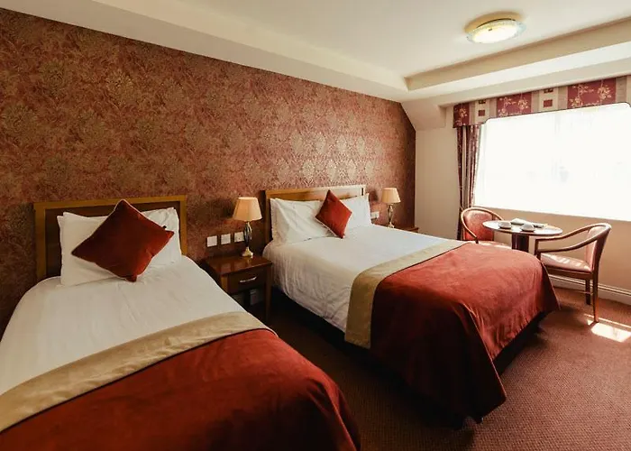 Carnegie Court Отель Сводз