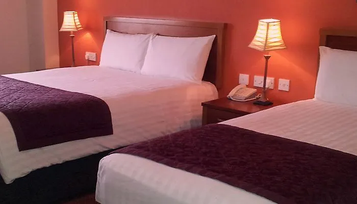 Carnegie Court 3* Swords