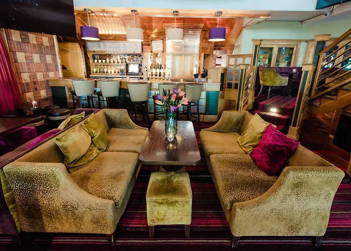 Carnegie Court Отель