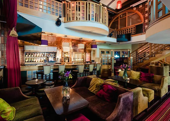 Отель Carnegie Court 3*