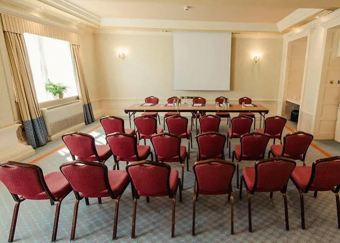 Отель Carnegie Court Сводз